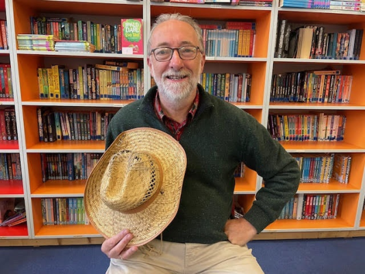 Seo2024 with hat in hand