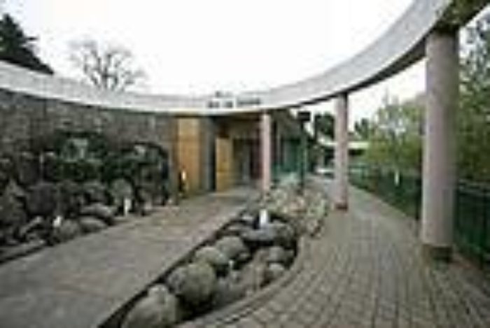 Brú na Bóinne Visitor Centre Newgrange and Knowth