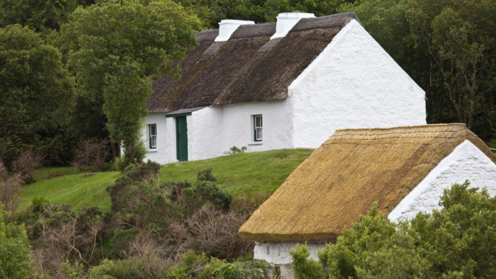 Ionad Cultúrtha an Phiarsaigh, Conamara – Pearse Cultural Centre, Connemara.